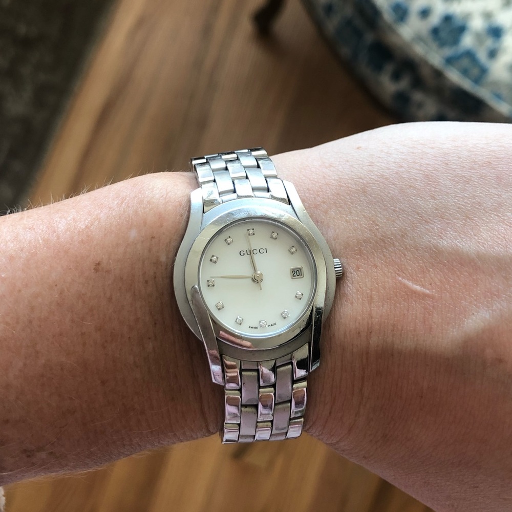Gucci woman’s 5500 watch diamond dial